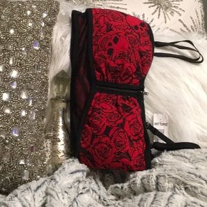 NWT HOT TOPIC BRALETTE 💀 SKULLS & ROSES 🌹